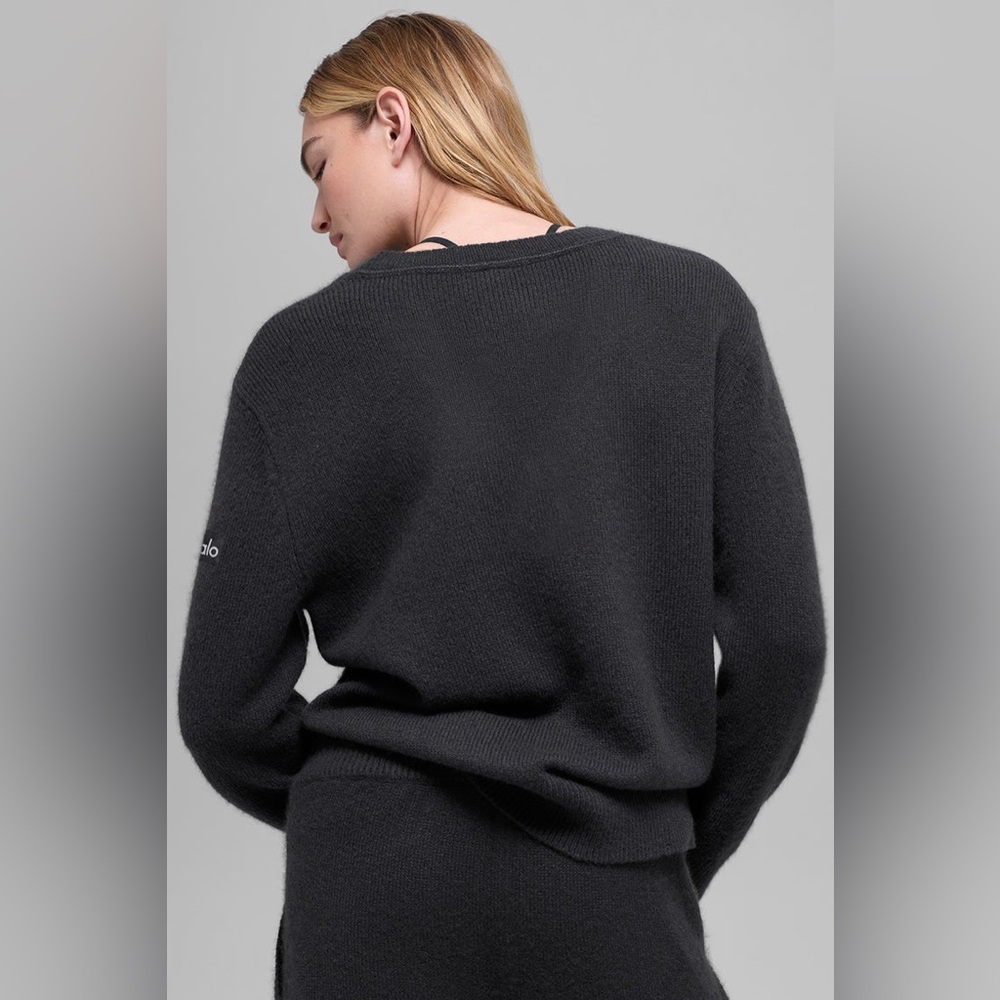Alo Yoga Wool Cashmere New Class Oversized V-Neck Sweater Black SzSmall - Picture 5 of 8
